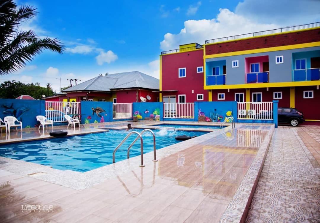 Kikis Court Resort Hohoe Экстерьер фото